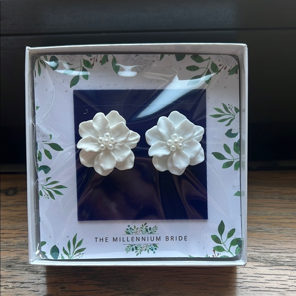 White Floral Earrings with Pearl Center NWT